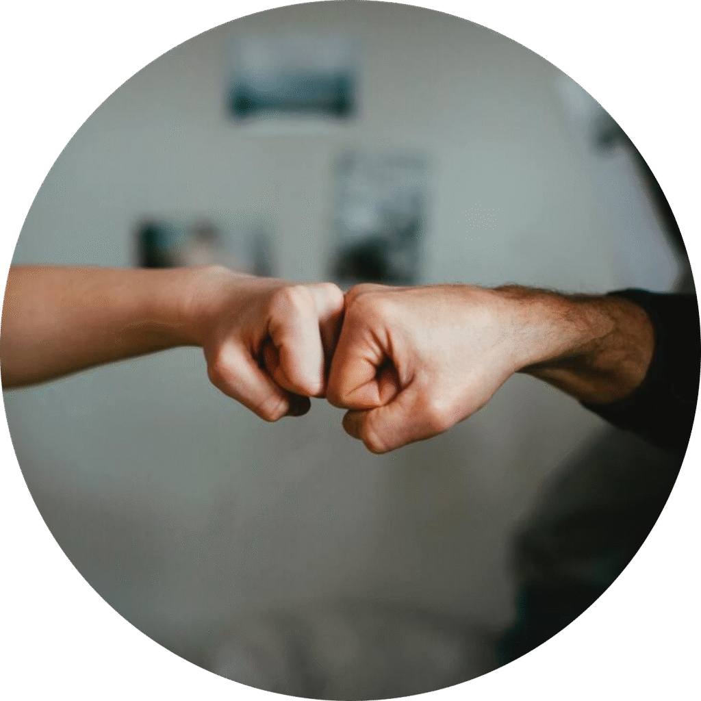 HR-Attract_Circle-Image-2-1